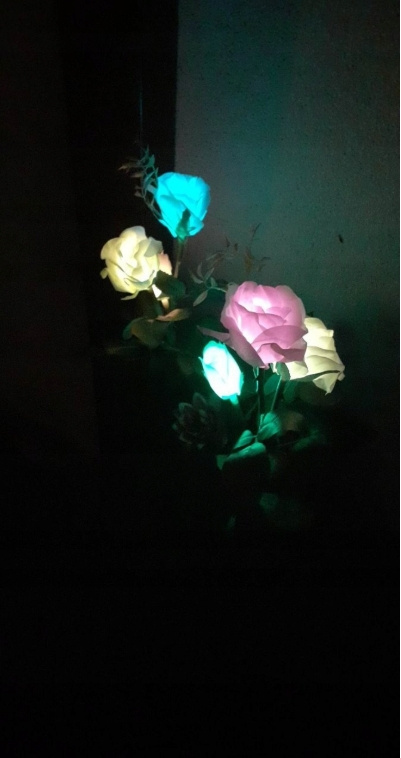 Lampa Solarna Wbijana RÓŻA LED Do Ogrodu Kwiat SOLARNY zmienia kolory RGB Lampa Solarna Wbijana RÓŻA LED Do Ogrodu Kwiat SOLARNY zmienia kolory RGB